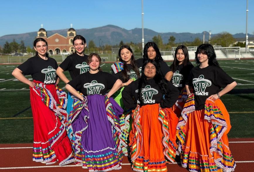 folklorico students